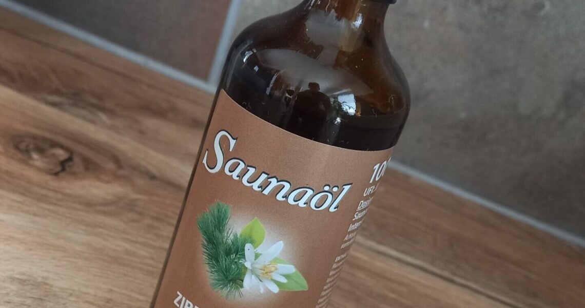 Saunaoel mit Zirbe und Zitrone fuer moderne Wellness und entspannende Duftwelten